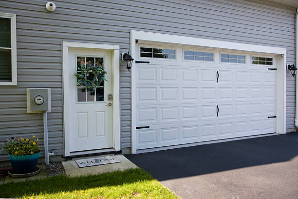 24/7 Emergency Garage Door Panel Replacement experts in Roseville, MN